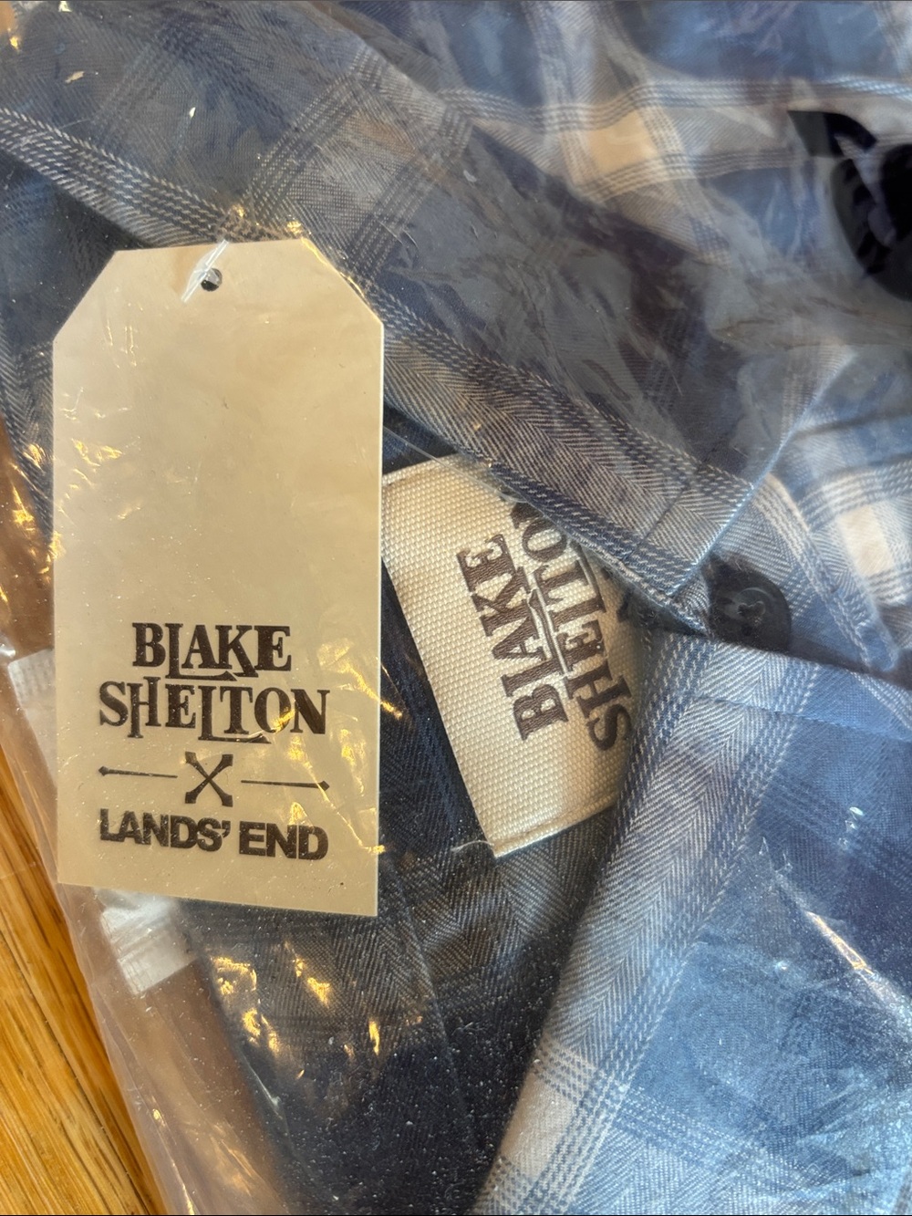 Lands' End Men's Navy and Light Blue Plaid Button-Down Shirt, NWT, L - Picture 2 of 3